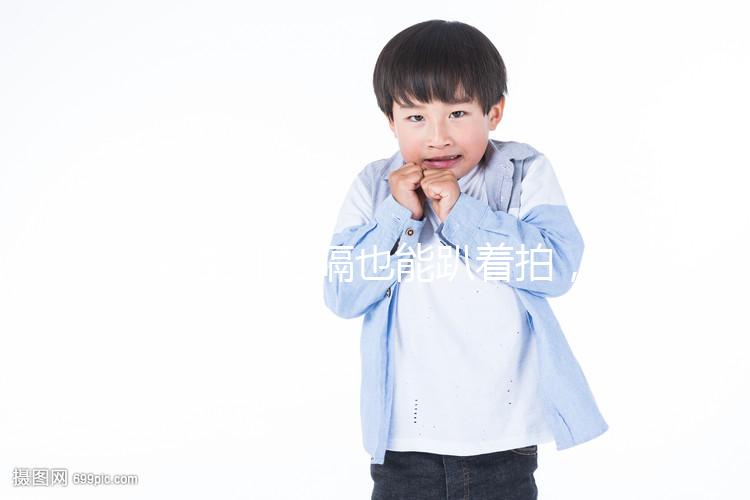 新生兒打嗝也能趴著拍，這幾種的拍嗝方式請收下！